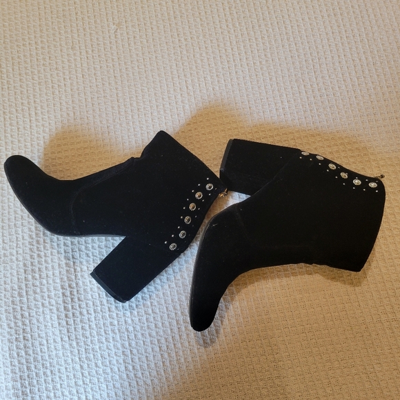 Guess Black Suede Ankle Booties - Picture 9 of 11